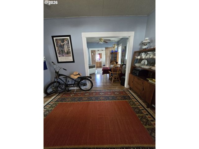 -1 ADAMS Ave, La Grande, OR 97850