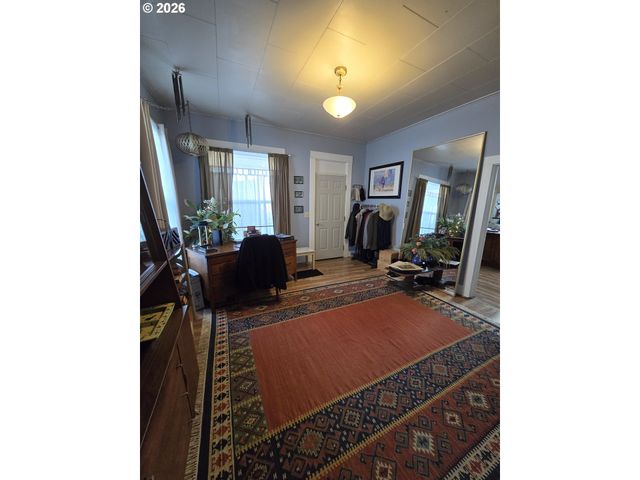 -1 ADAMS Ave, La Grande, OR 97850