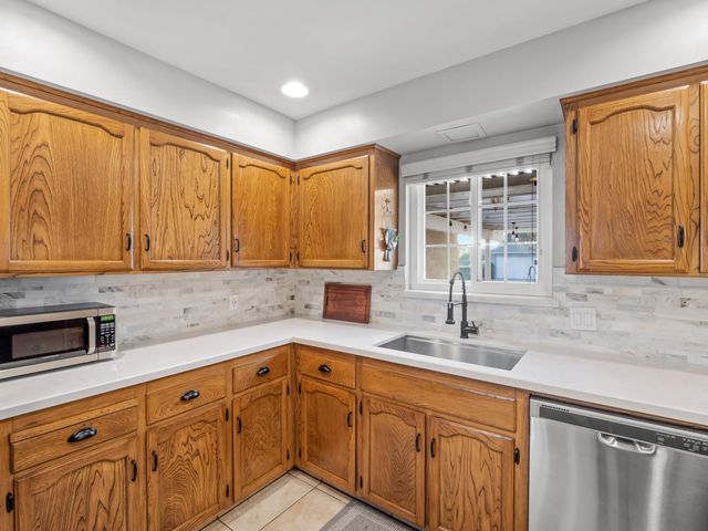 6760 N Price Avenue, Fresno, CA 93710