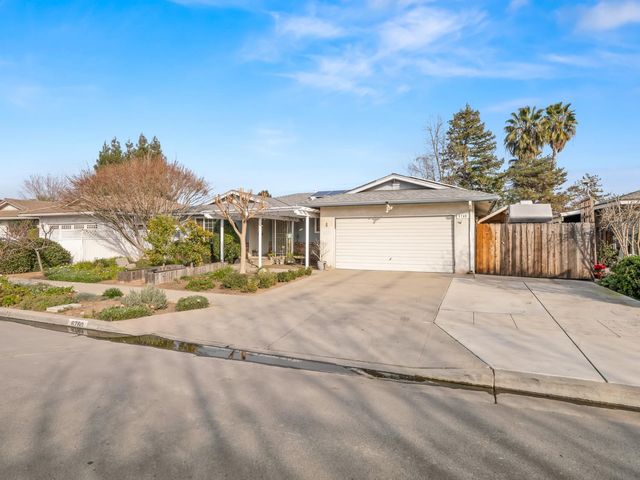 6760 N Price Avenue, Fresno, CA 93710