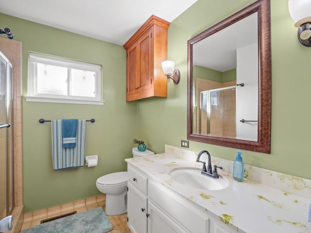 6760 N Price Avenue, Fresno, CA 93710