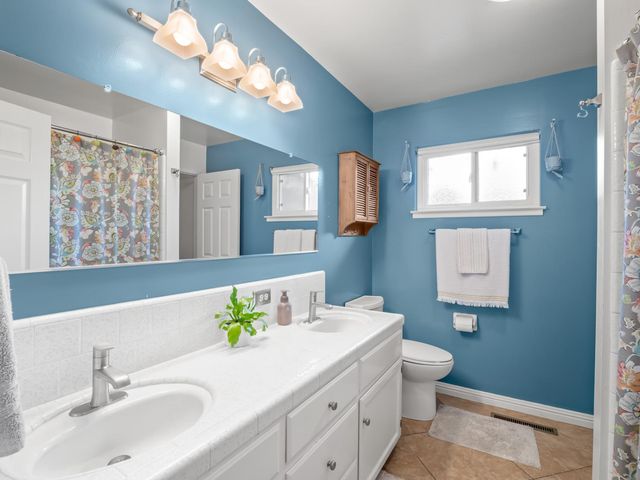 6760 N Price Avenue, Fresno, CA 93710