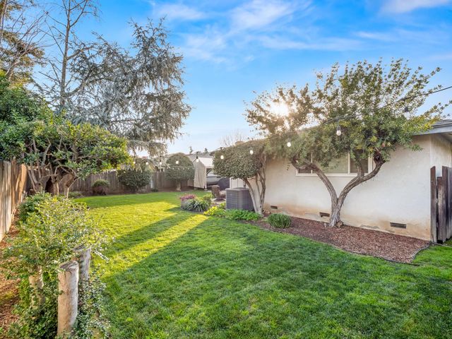 6760 N Price Avenue, Fresno, CA 93710