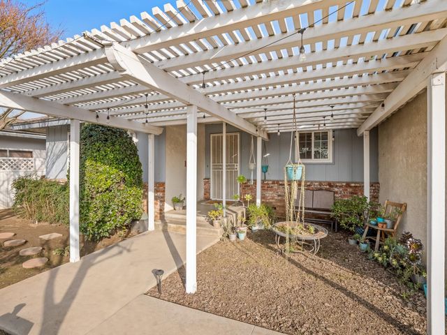 6760 N Price Avenue, Fresno, CA 93710