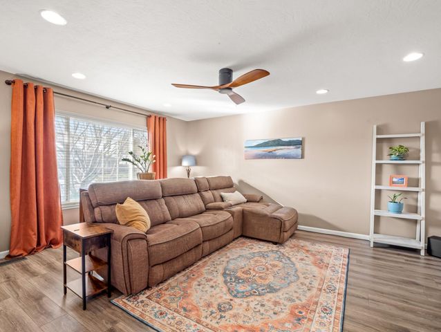 6760 N Price Avenue, Fresno, CA 93710