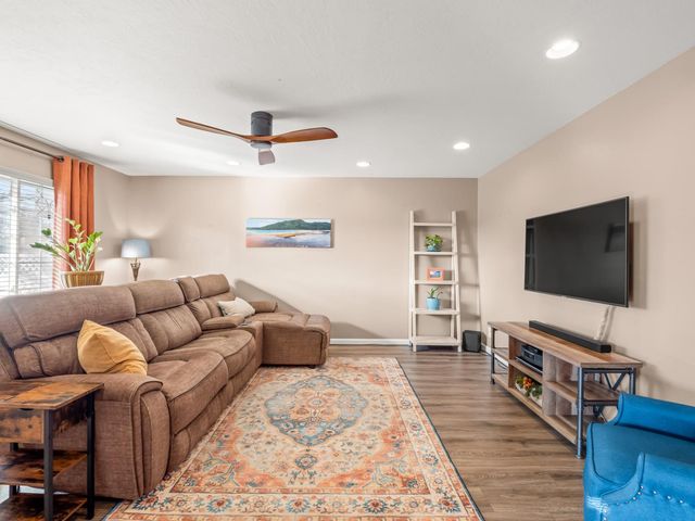 6760 N Price Avenue, Fresno, CA 93710