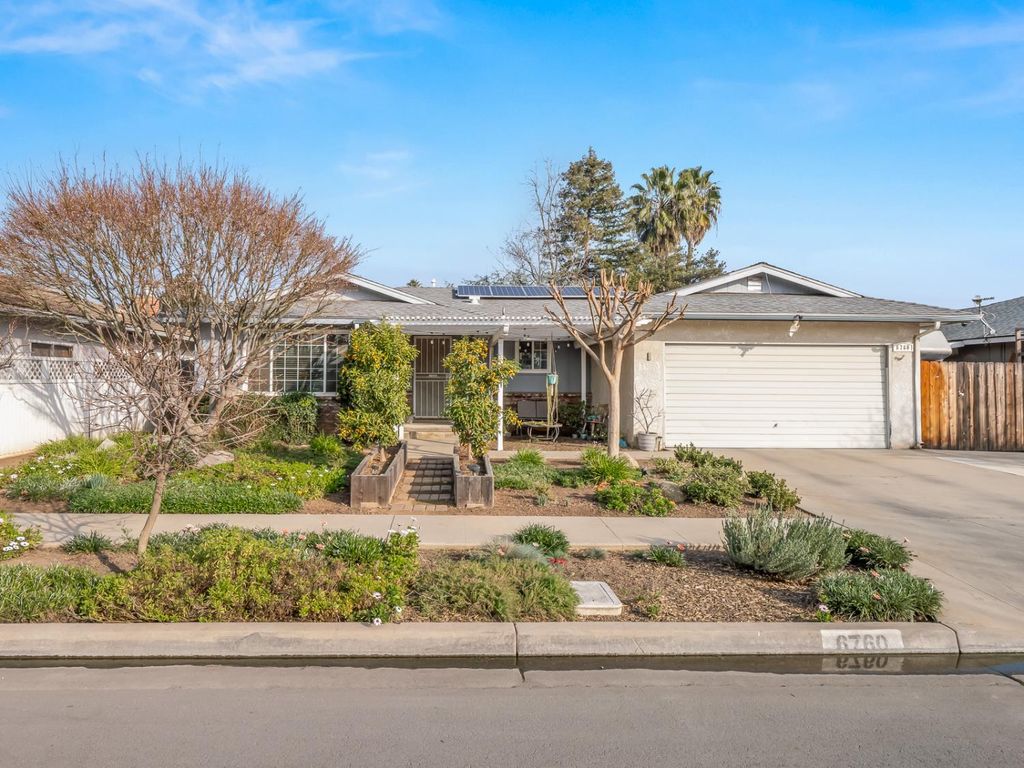 6760 N Price Avenue, Fresno, CA 93710