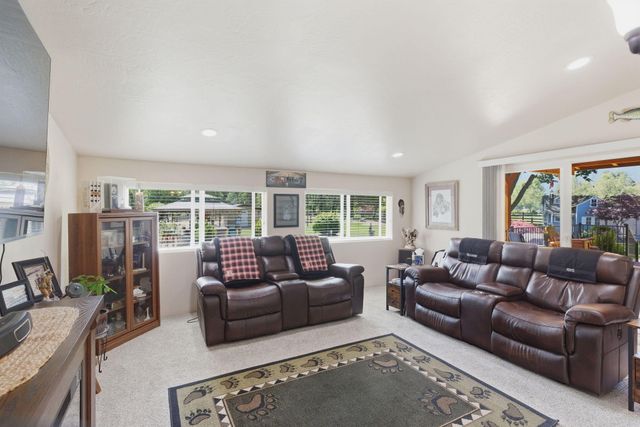 8110 New Hope Road, Grants Pass, OR 97527