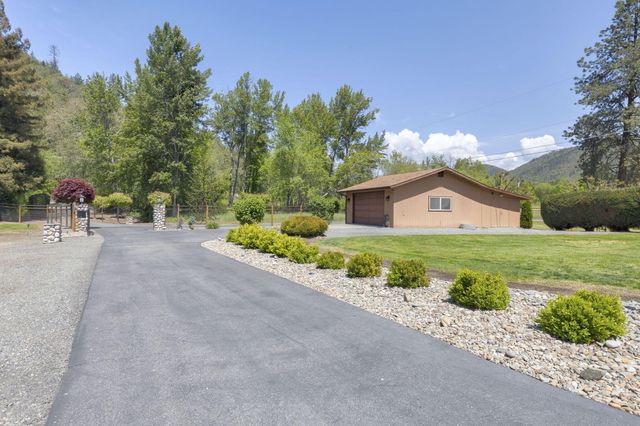 8110 New Hope Road, Grants Pass, OR 97527