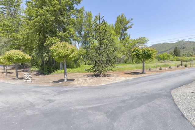 8110 New Hope Road, Grants Pass, OR 97527