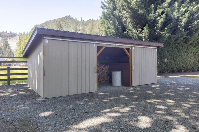 8110 New Hope Road, Grants Pass, OR 97527