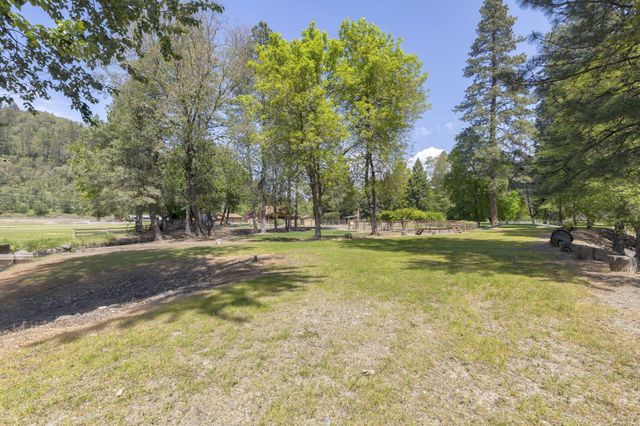 8110 New Hope Road, Grants Pass, OR 97527