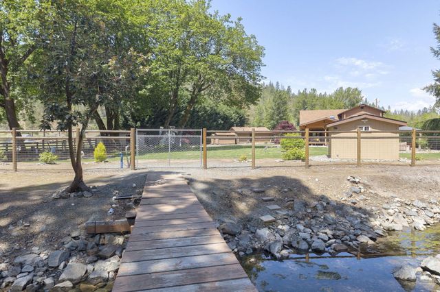 8110 New Hope Road, Grants Pass, OR 97527