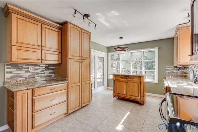 6415 Lakeway Dr, Mechanicsville, VA 23111