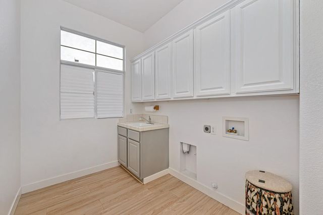 7576 Whistlestop Way, Roseville, CA 95747