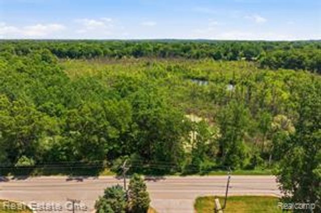 000 Dorr Road, Brighton, MI 48114