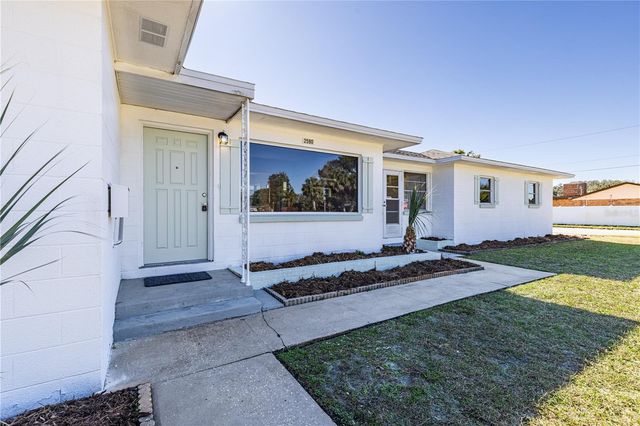 2590 WESTLAND ROAD, Mount Dora, FL 32757