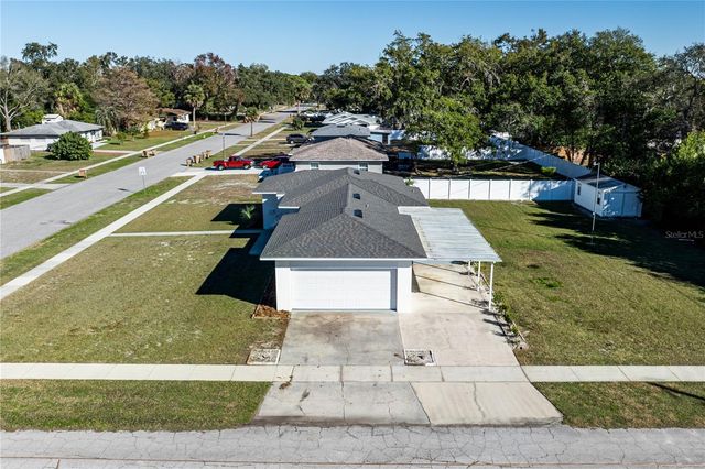 2590 WESTLAND ROAD, Mount Dora, FL 32757