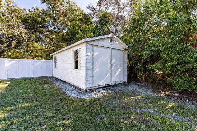 2590 WESTLAND ROAD, Mount Dora, FL 32757