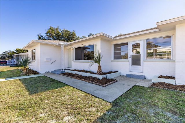 2590 WESTLAND ROAD, Mount Dora, FL 32757