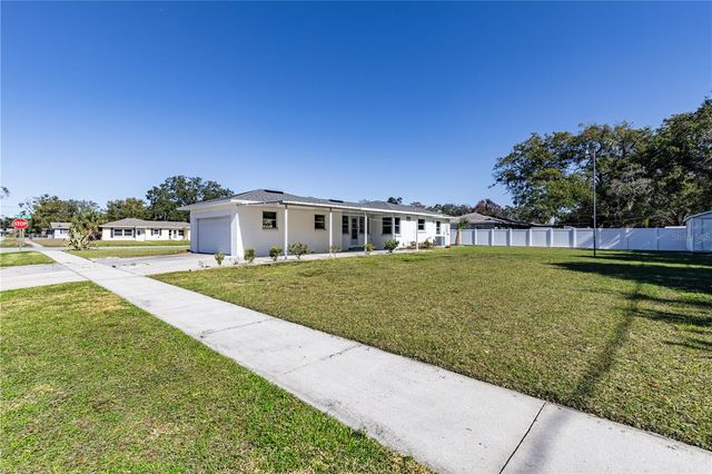 2590 WESTLAND ROAD, Mount Dora, FL 32757