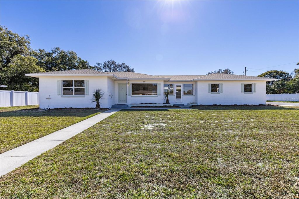 2590 WESTLAND ROAD, Mount Dora, FL 32757