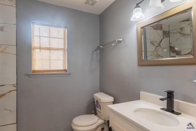 711 Main street, Byron, GA 31008