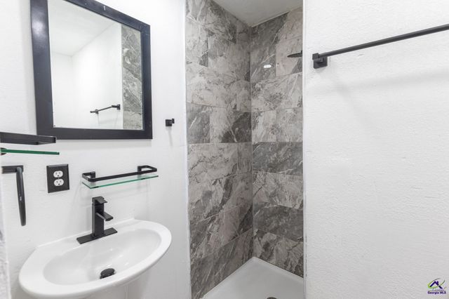 711 Main street, Byron, GA 31008