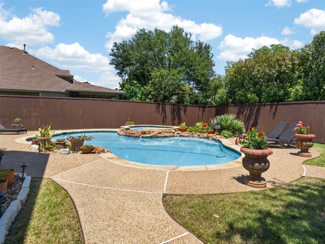 5708 Twain Drive, Flower Mound, TX 75028