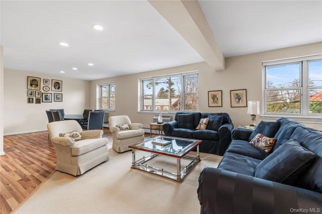 25 Chapel Place 2L, Great Neck, NY 11021