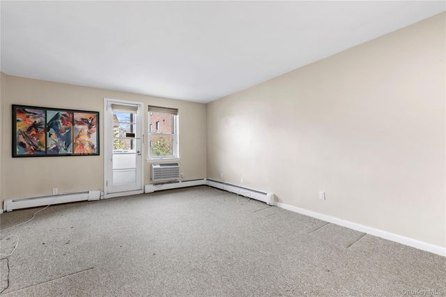 25 Chapel Place 2L, Great Neck, NY 11021