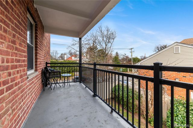 25 Chapel Place 2L, Great Neck, NY 11021