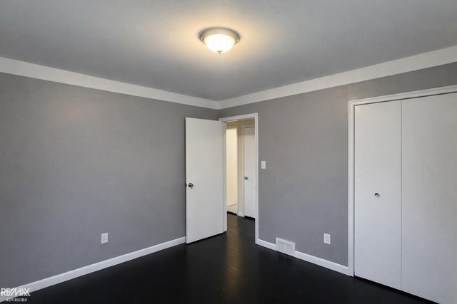 24397 Stewart Avenue, Warren, MI 48089