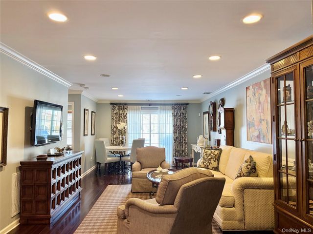 843 Madeira Boulevard, Melville, NY 11747