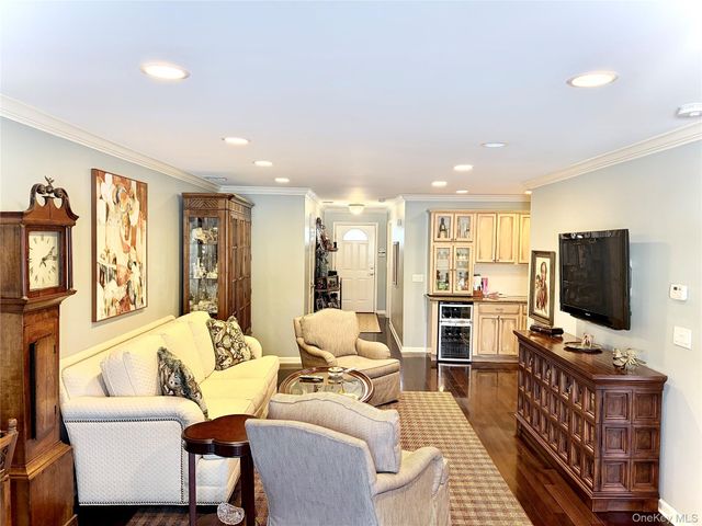 843 Madeira Boulevard, Melville, NY 11747