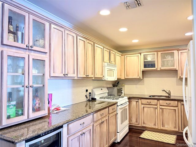 843 Madeira Boulevard, Melville, NY 11747