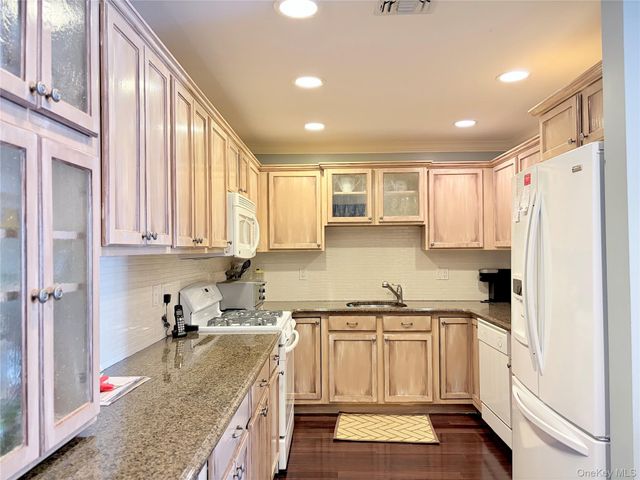 843 Madeira Boulevard, Melville, NY 11747