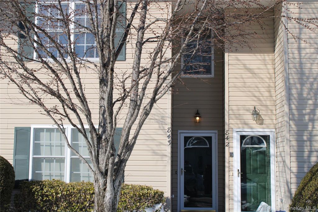 843 Madeira Boulevard, Melville, NY 11747