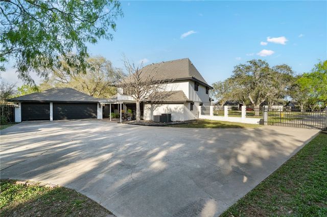 3717 Castle River Dr, Corpus Christi, TX 78410