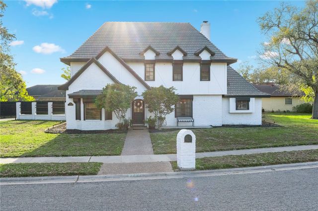 3717 Castle River Dr, Corpus Christi, TX 78410