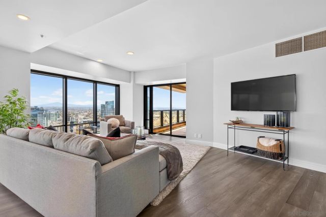 200 Harbor 3001, San Diego, CA 92101