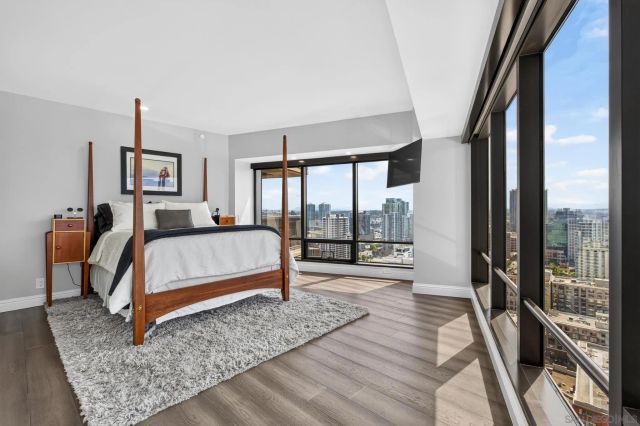 200 Harbor 3001, San Diego, CA 92101