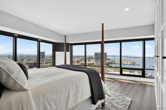 200 Harbor 3001, San Diego, CA 92101
