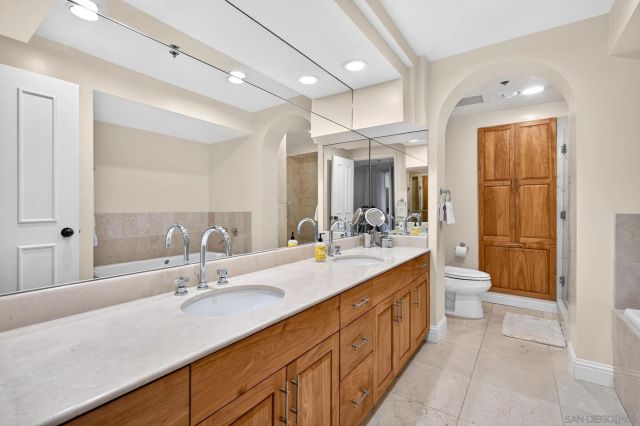 200 Harbor 3001, San Diego, CA 92101