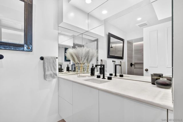 200 Harbor 3001, San Diego, CA 92101