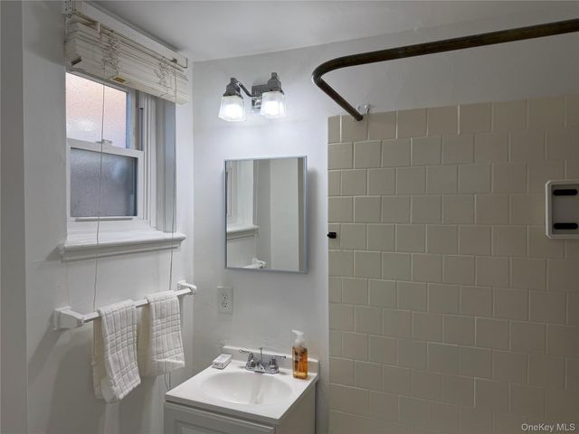 147-53 Grand Central Parkway 1, Jamaica, NY 11435