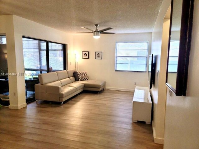 11905 NW 11th St 11905, Pembroke Pines, FL 33026