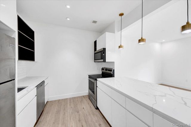 645 NORTH MACQUESTEN PARKWAY 3G, Fleetwood, NY 10552