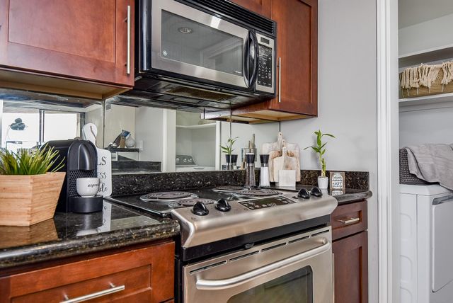 3525 Sage Road 1407, Houston, TX 77056