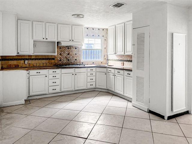 4803 Robertson Street, Houston, TX 77009